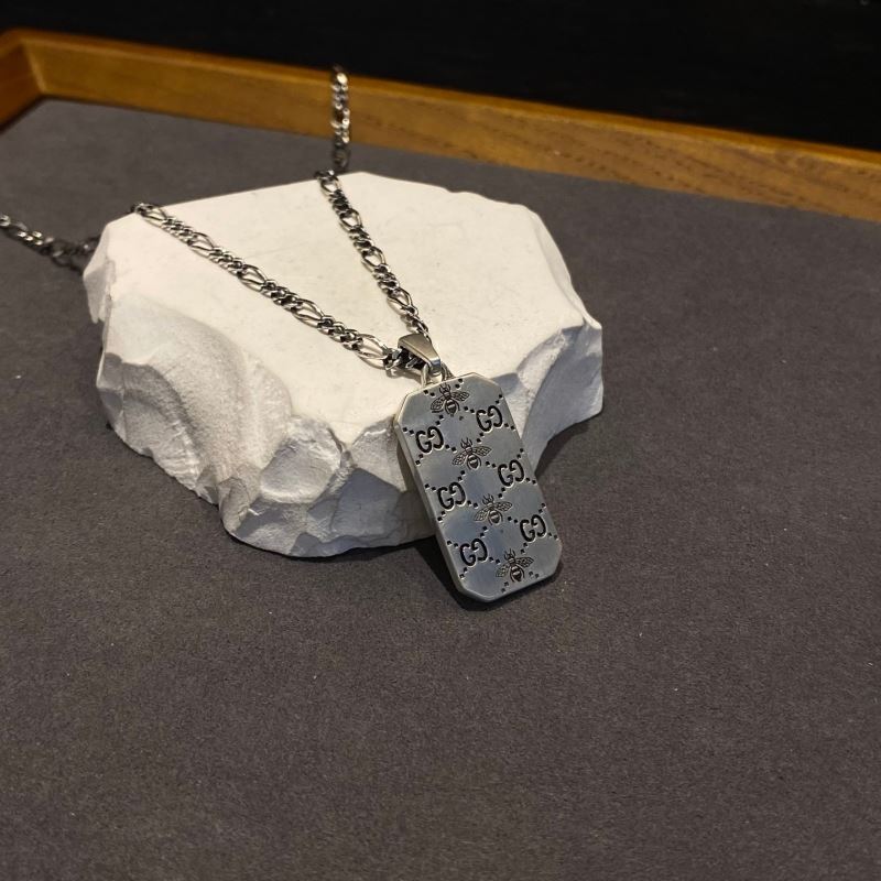 G*u*i necklaces